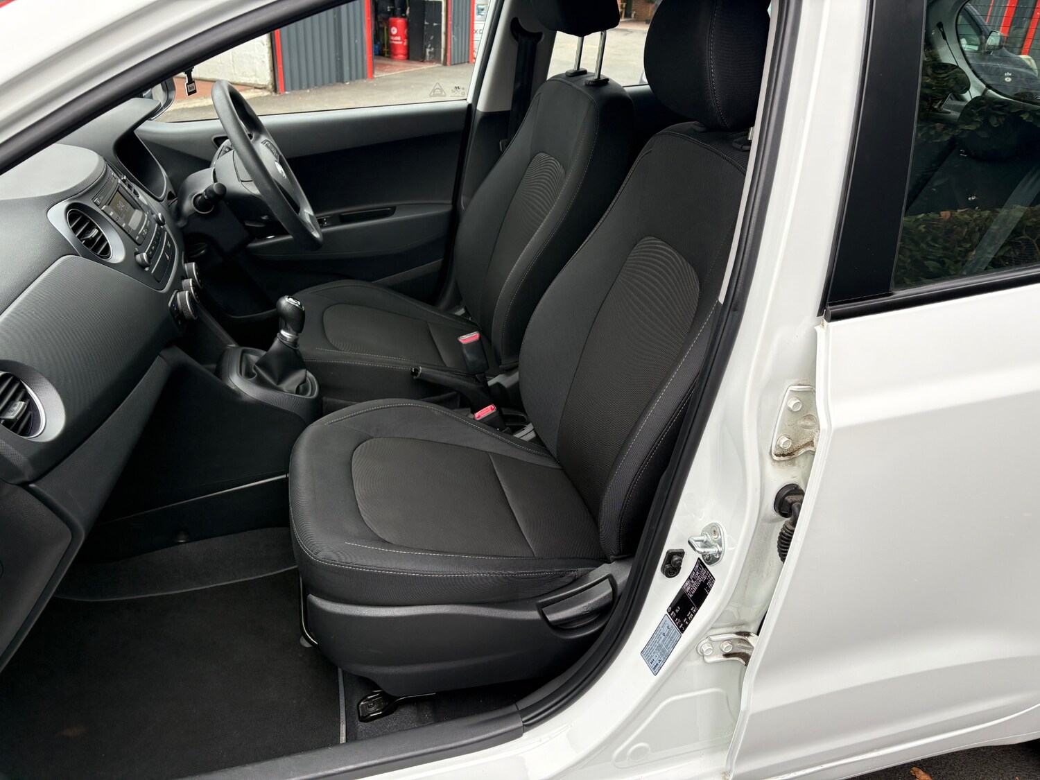 Used Hyundai i10 2017 for sale - 76257499: Photo 17