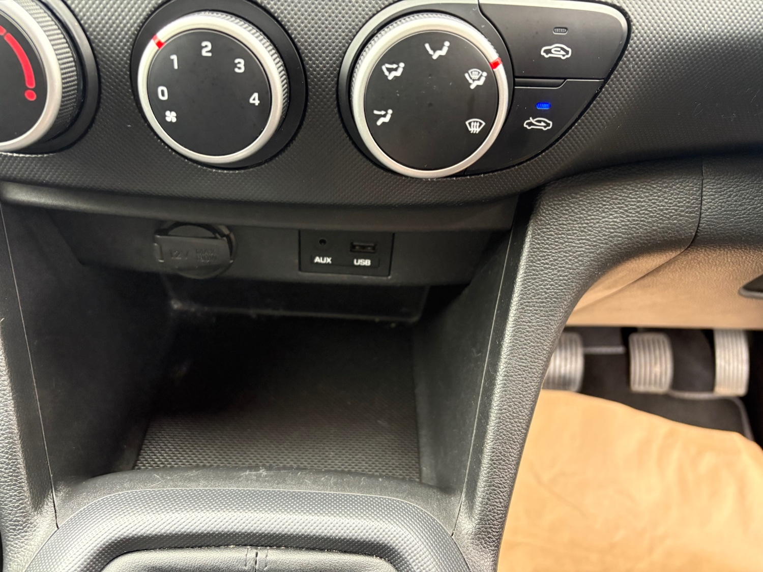 Used Hyundai i10 2017 for sale - 76257499: Photo 19