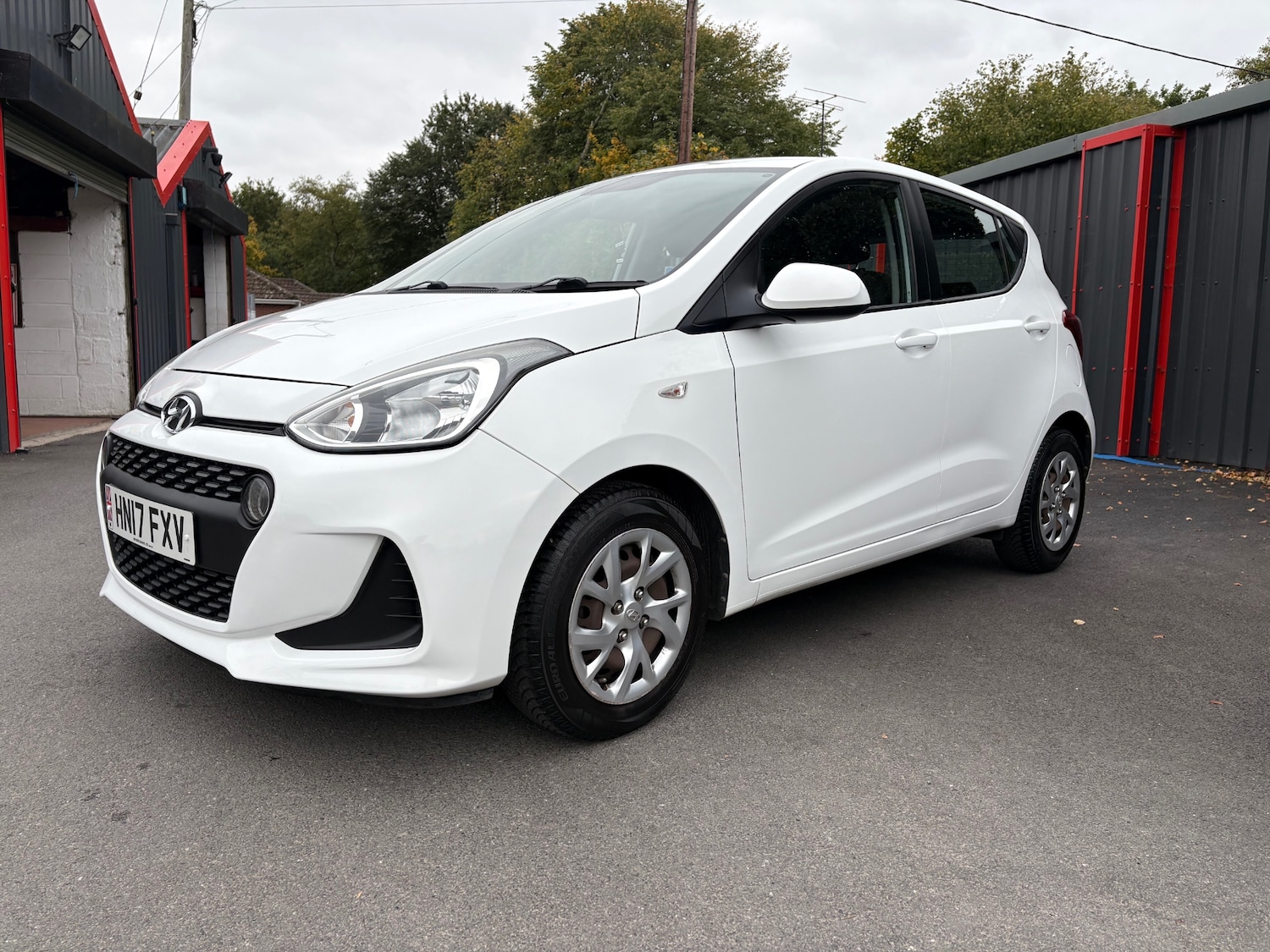 Used Hyundai i10 2017 for sale - 76257499: Photo 2