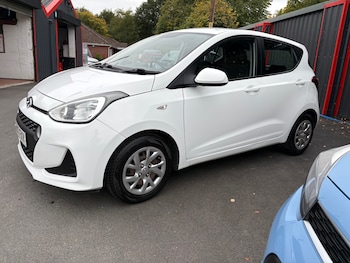 Used Hyundai i10 2017 for sale - 76257499: Photo 4