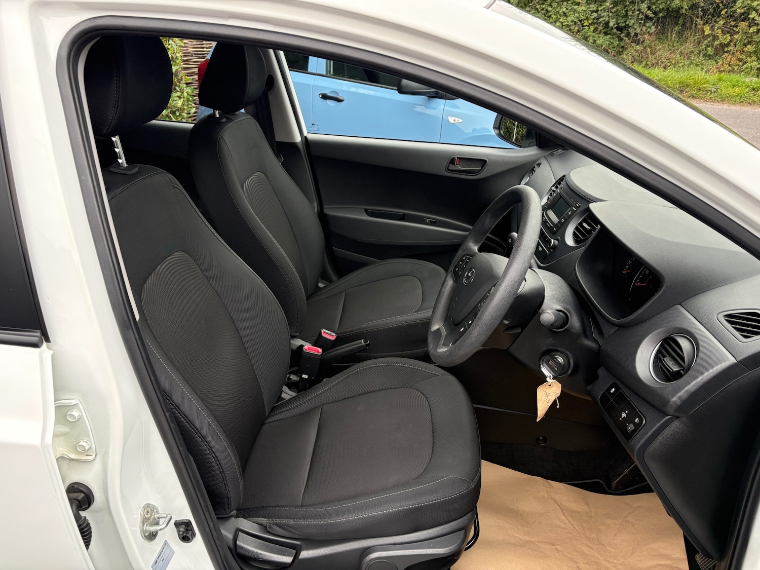 Used Hyundai i10 2017 for sale - 76257499: Photo 6