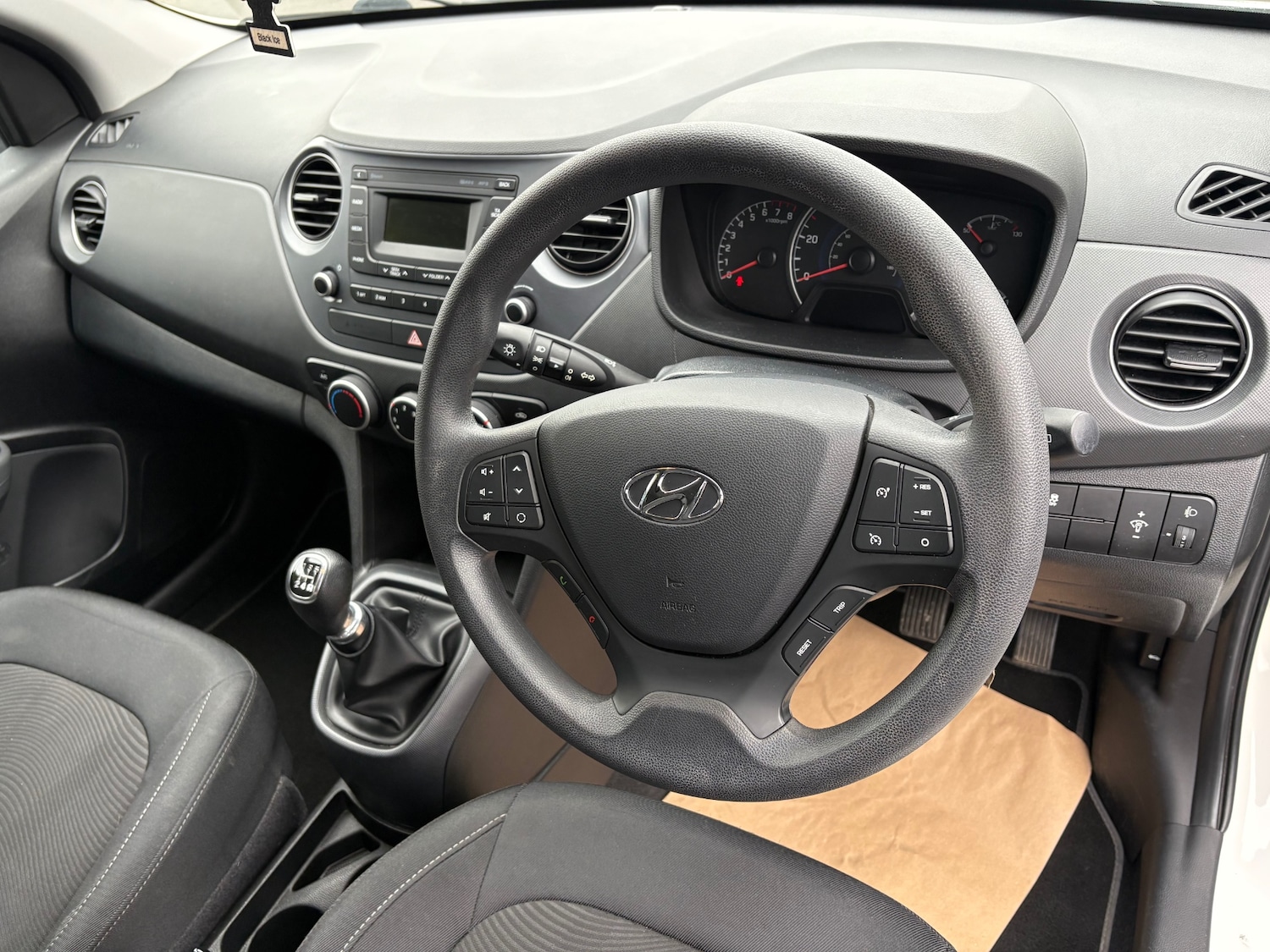 Used Hyundai i10 2017 for sale - 76257499: Photo 7
