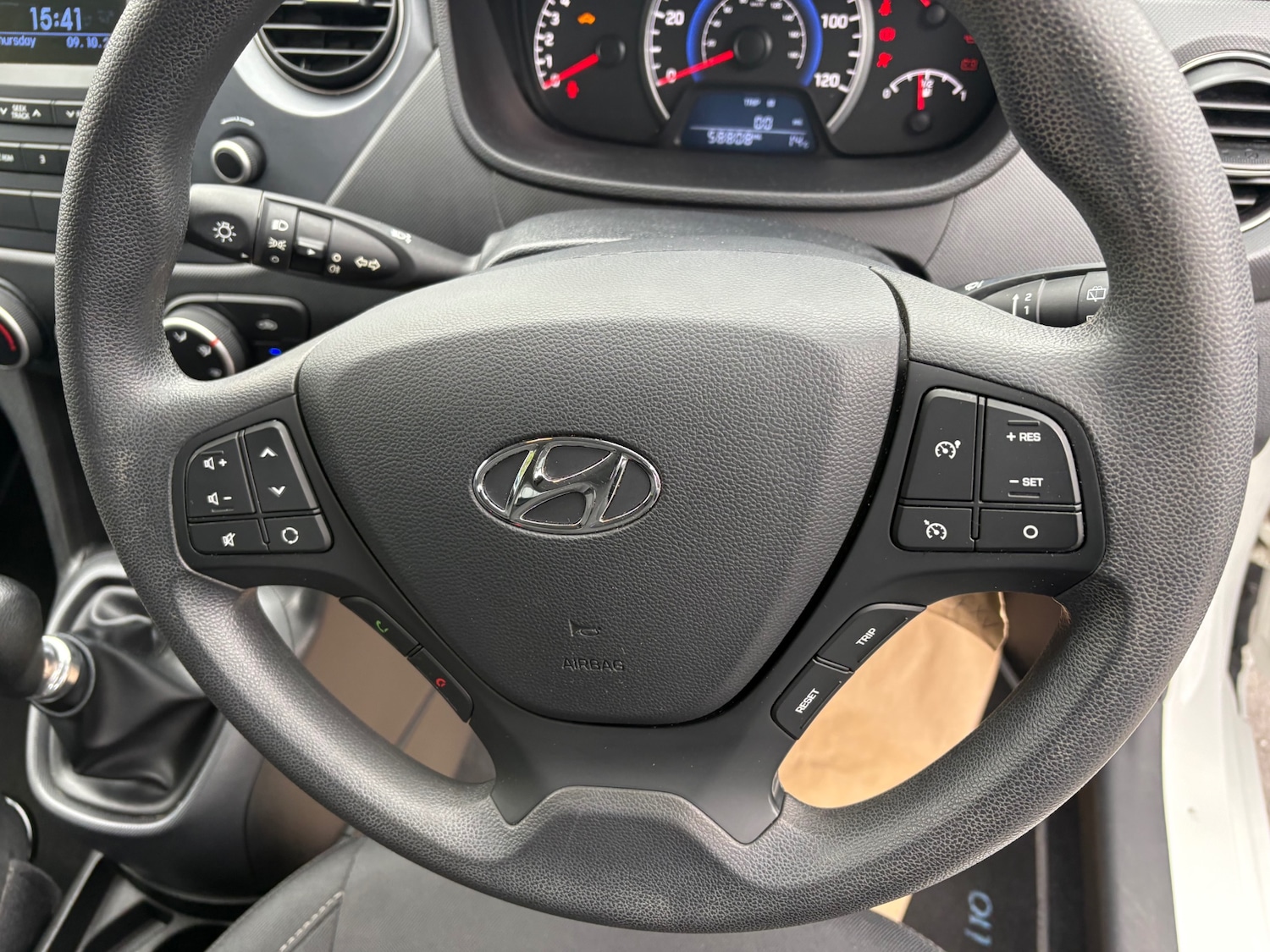 Used Hyundai i10 2017 for sale - 76257499: Photo 9