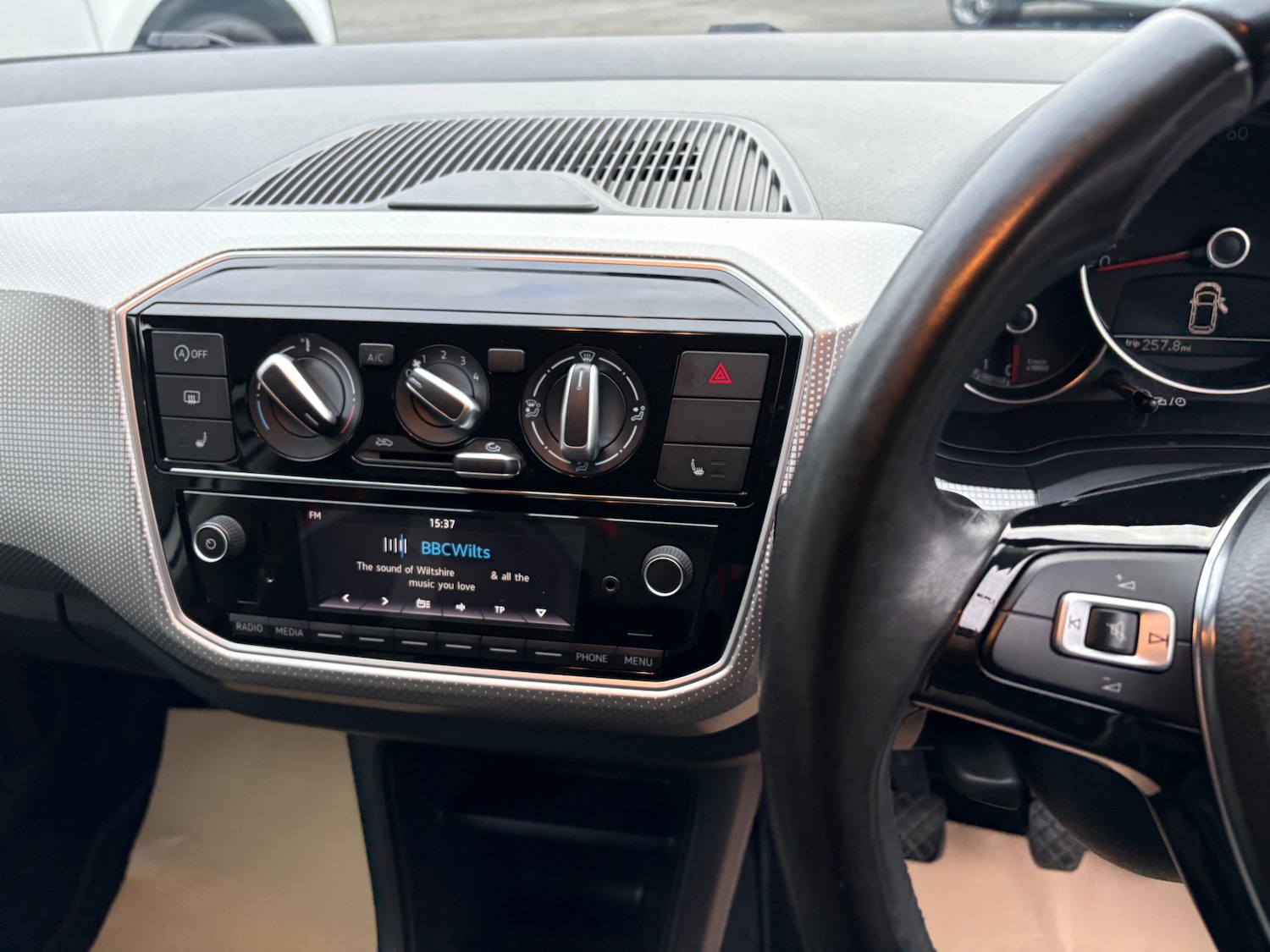 Used Volkswagen up! 2016 for sale - 77264220: Photo 11