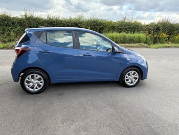 Used Hyundai i10 2017 for sale - 75735951: Photo