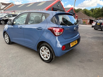 Used Hyundai i10 2017 for sale - 75735951: Photo