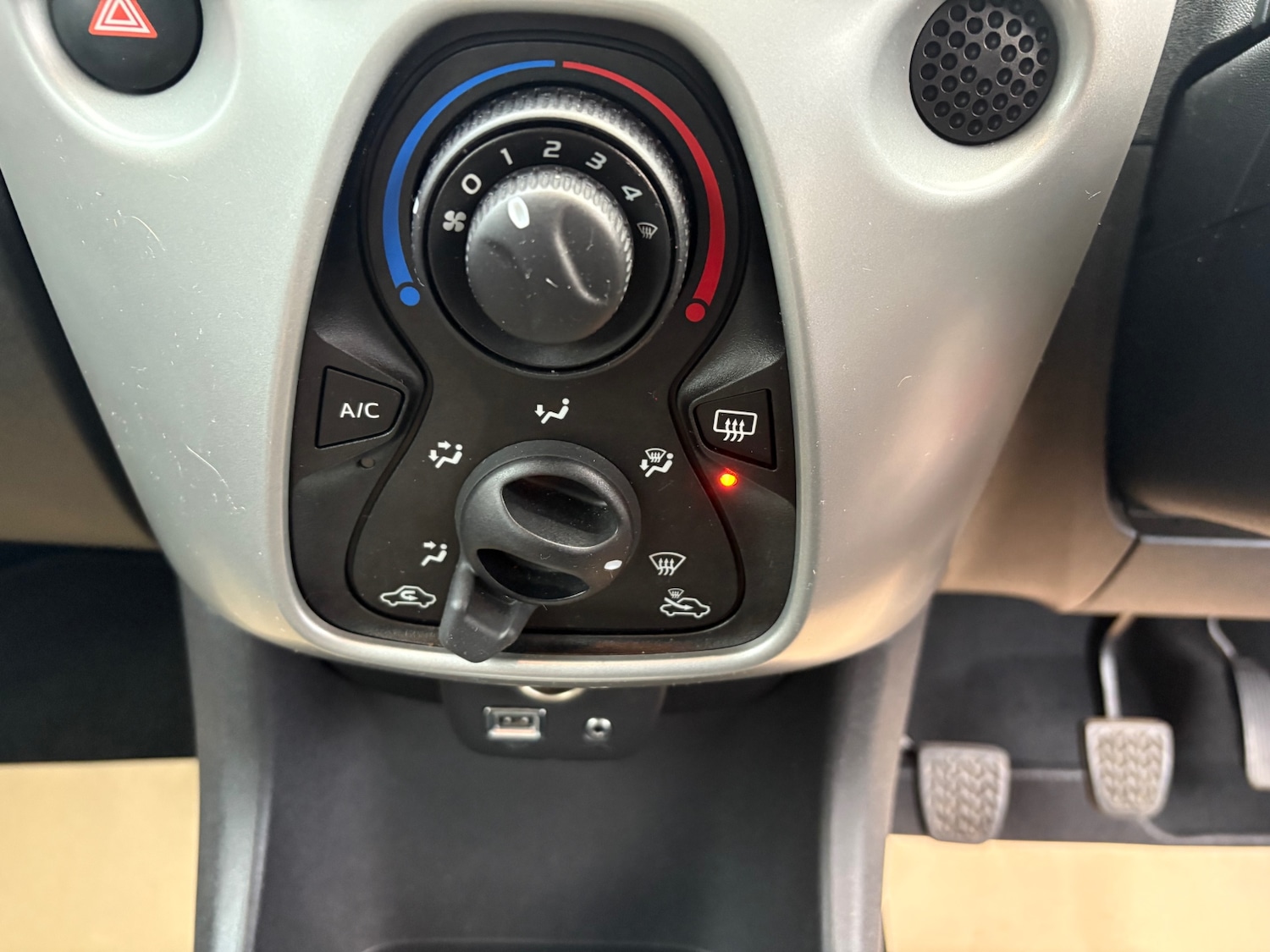 Used Toyota AYGO 2014 for sale - 75999786: Photo 17