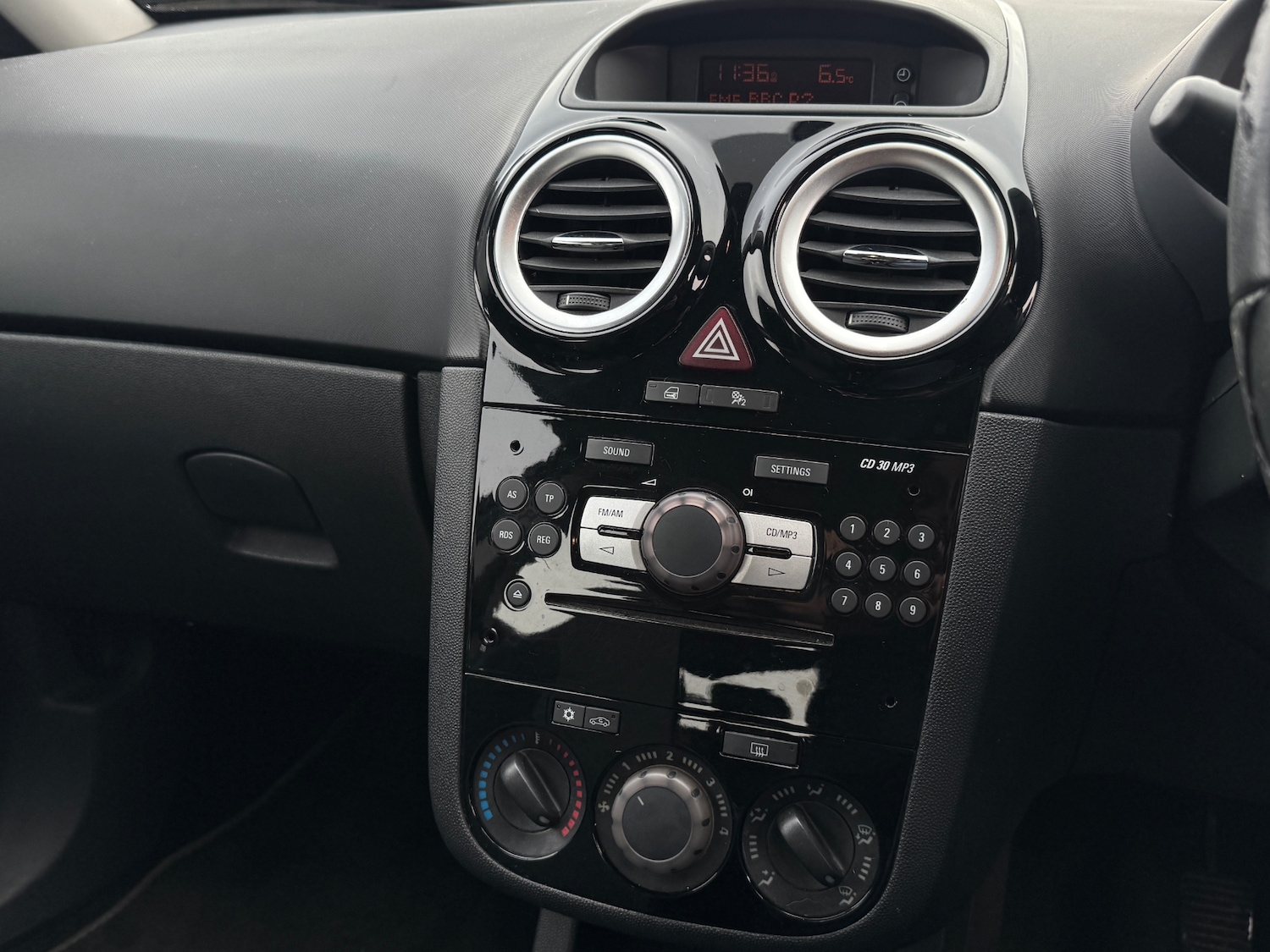 Used Vauxhall Corsa 2008 for sale - 77409936: Photo 14