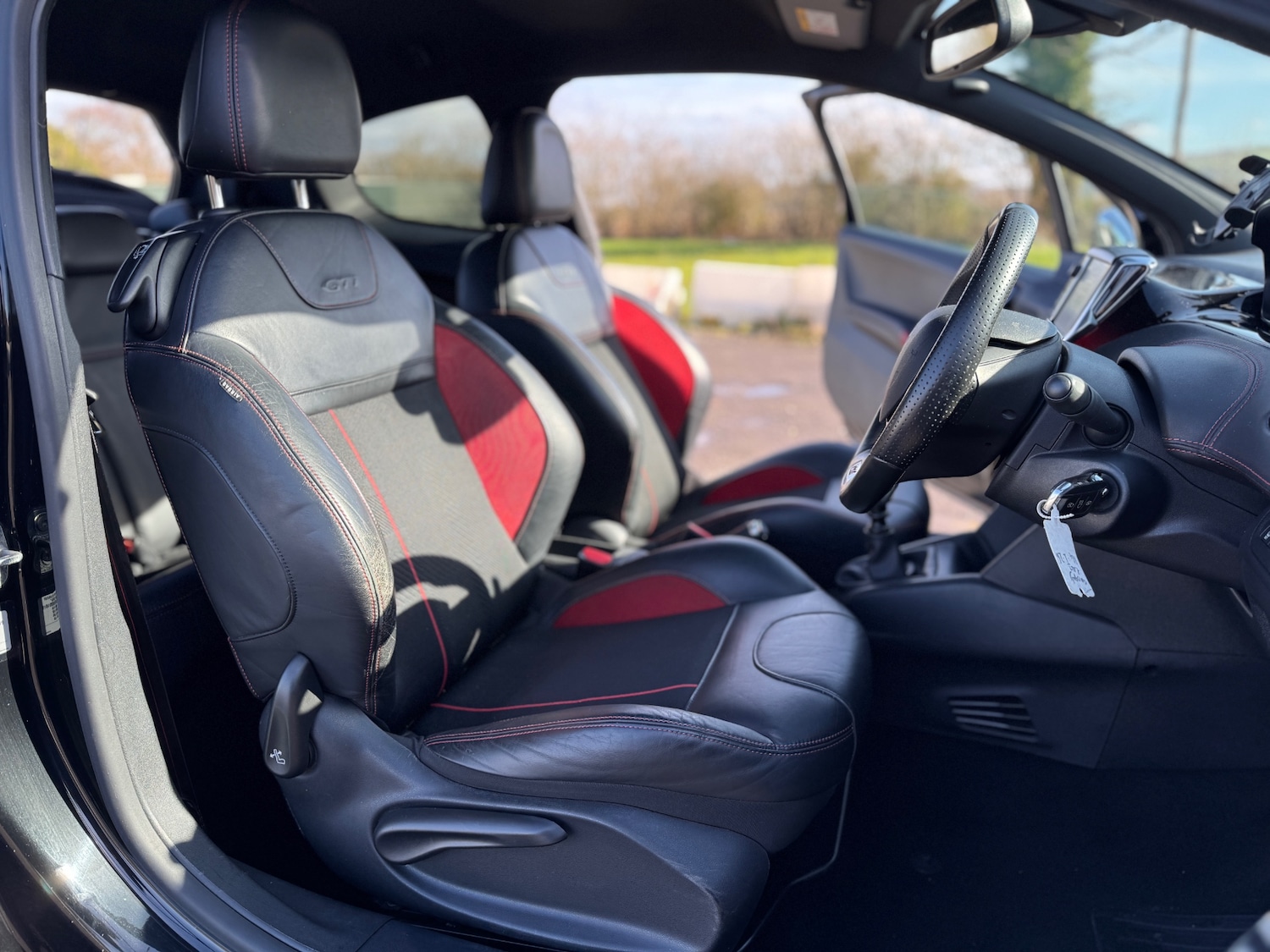 Used Peugeot 208 2014 for sale - 77669185: Photo 10