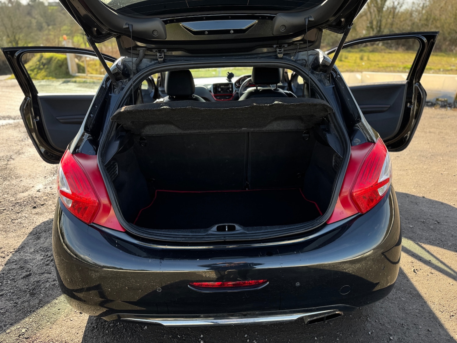 Used Peugeot 208 2014 for sale - 77669185: Photo 14