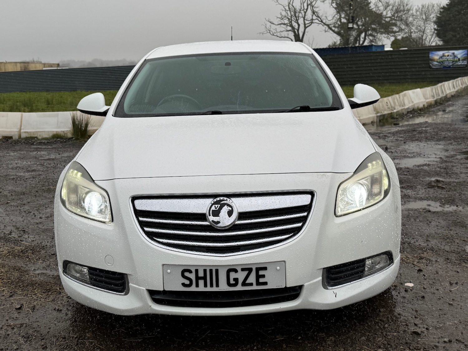 Used Vauxhall Insignia 2011 for sale - 78139356: Photo 2