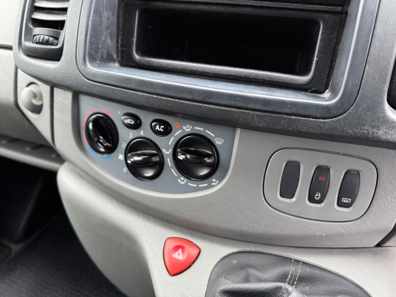 Used Vauxhall Vivaro 2014 for sale - 77892045: Photo 14