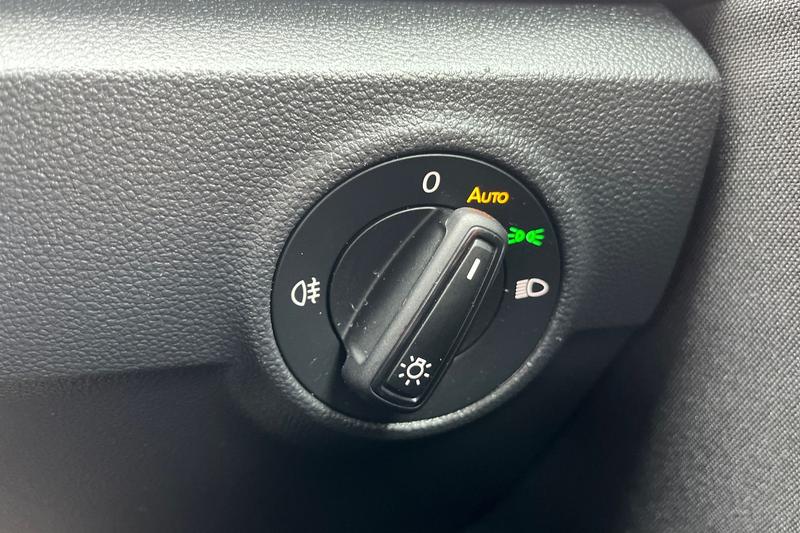 Used Volkswagen T-Roc for sale - 77763640: Photo 27