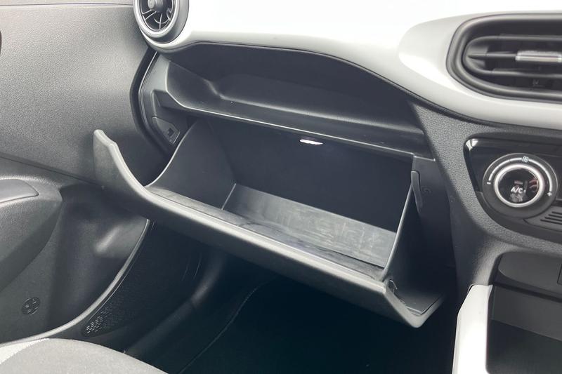 Used Hyundai i10 2023 for sale - 77641415: Photo 30