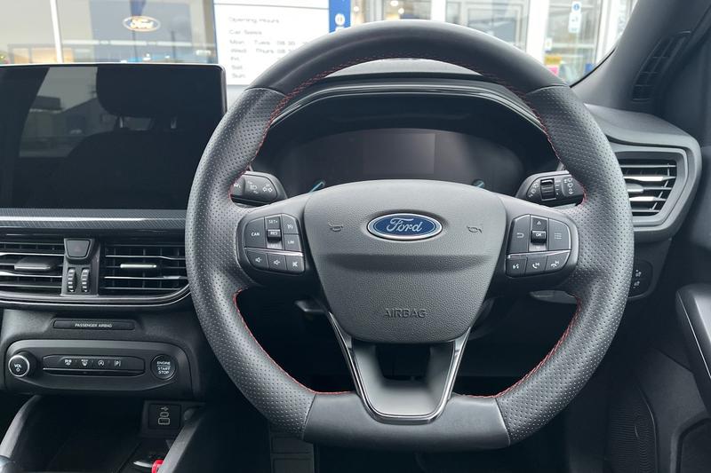 Used Ford Focus 2023 for sale - 76797045: Photo 12