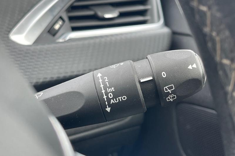 Used Peugeot 2008 2017 for sale - 77529113: Photo 15