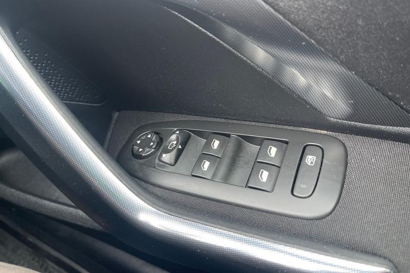 Used Peugeot 2008 2017 for sale - 77529113: Photo 16