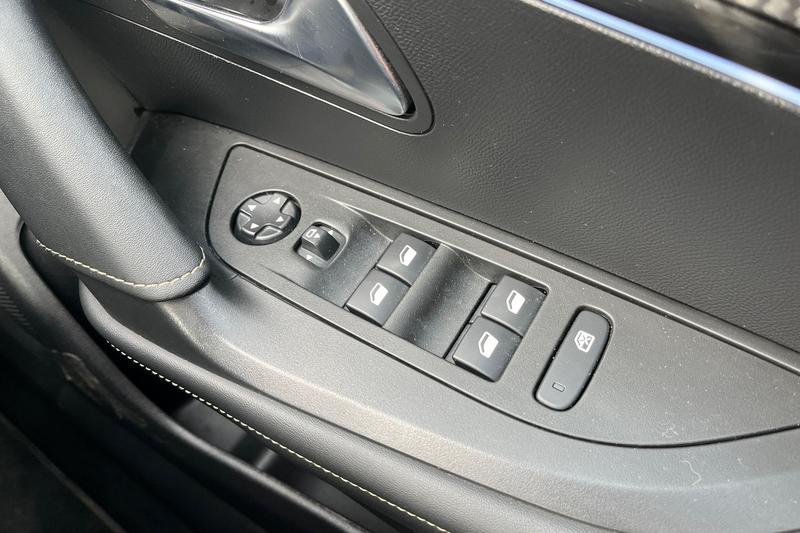 Used Peugeot 2008 2023 for sale - 77809612: Photo 16