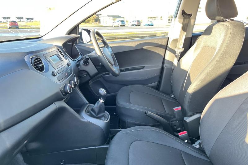 Used Hyundai i10 2018 for sale - 77187033: Photo 18