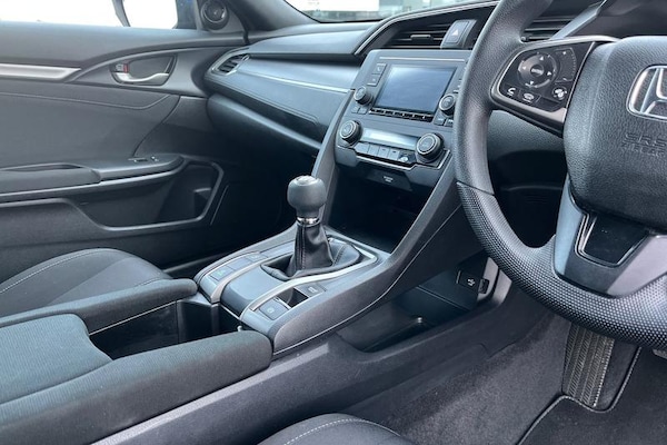 Used Honda Civic 2018 for sale - 76234777: Photo 28