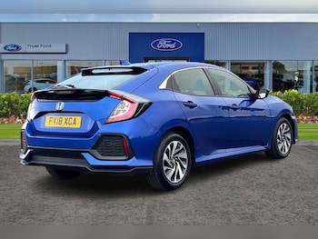 Used Honda Civic 2018 for sale - 76234777: Photo 4