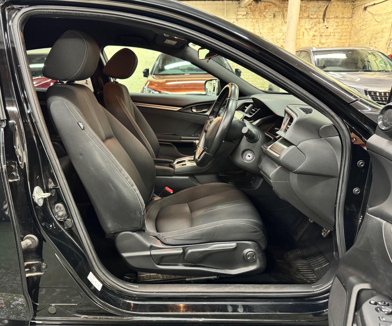 Used Honda Civic 2018 for sale - 76690886: Photo 15