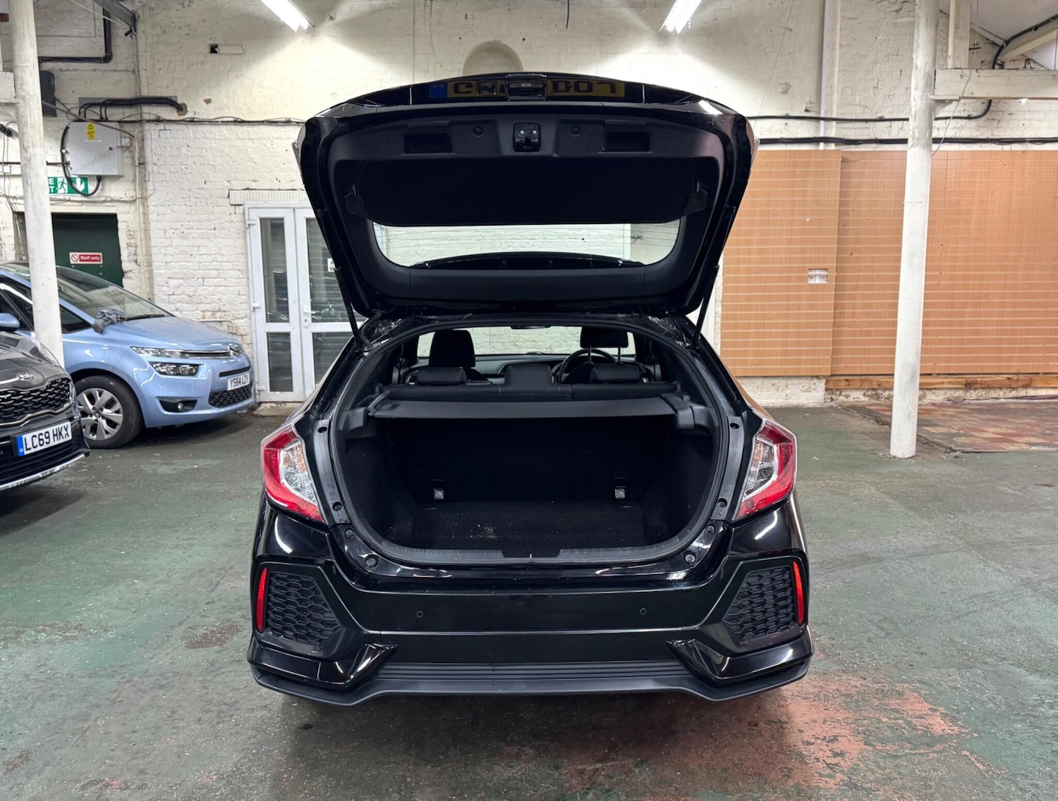 Used Honda Civic 2018 for sale - 76690886: Photo 8