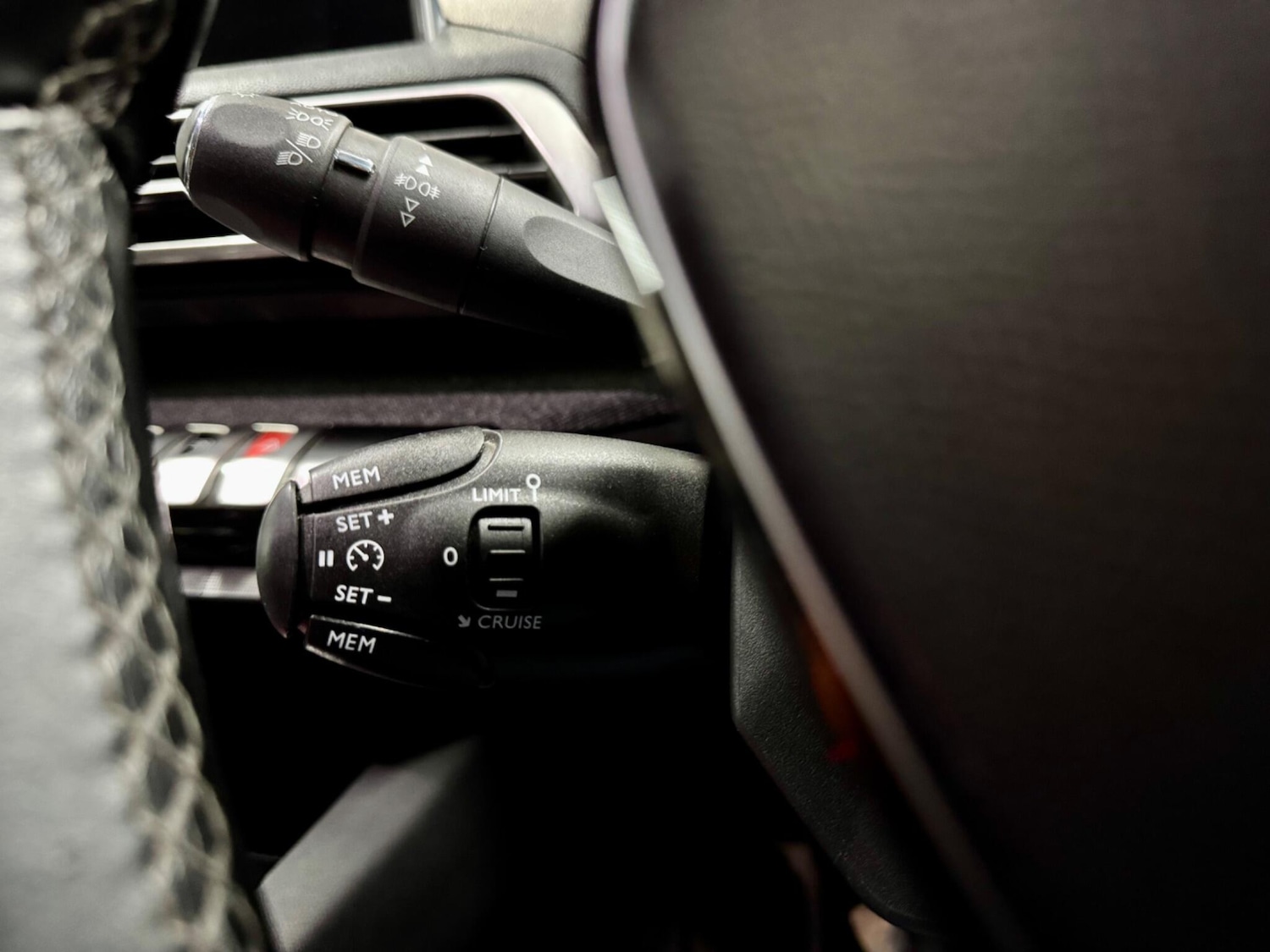 Used Peugeot 3008 2018 for sale - 76690905: Photo 19