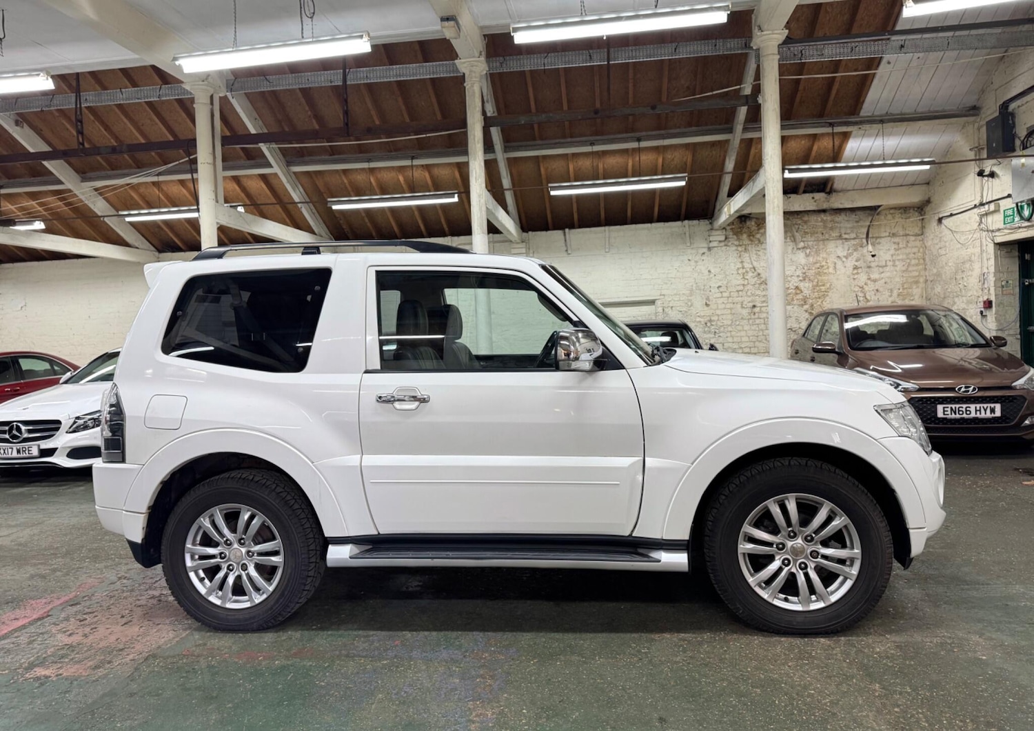 Used Mitsubishi Shogun 2014 for sale - 77890604: Photo 10