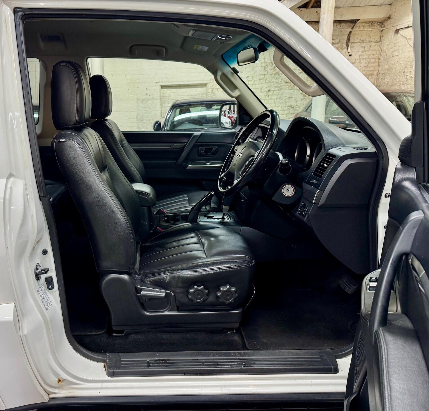 Used Mitsubishi Shogun 2014 for sale - 77890604: Photo 16