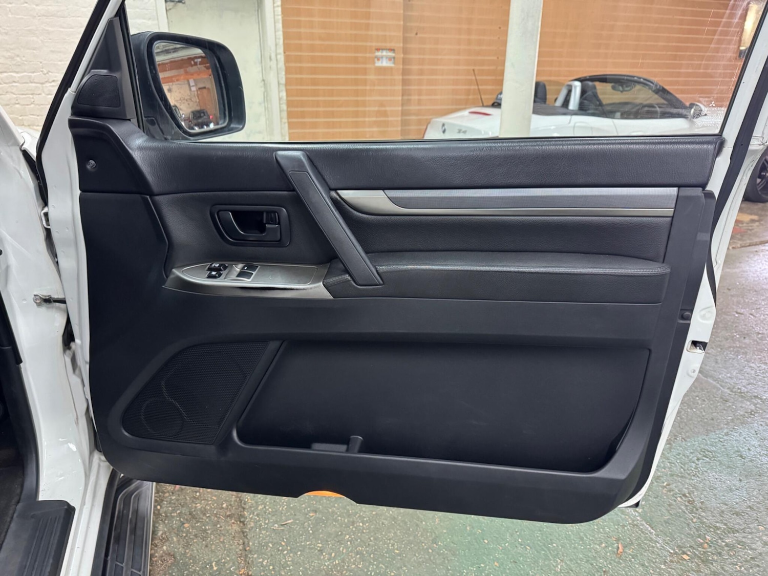 Used Mitsubishi Shogun 2014 for sale - 77890604: Photo 24