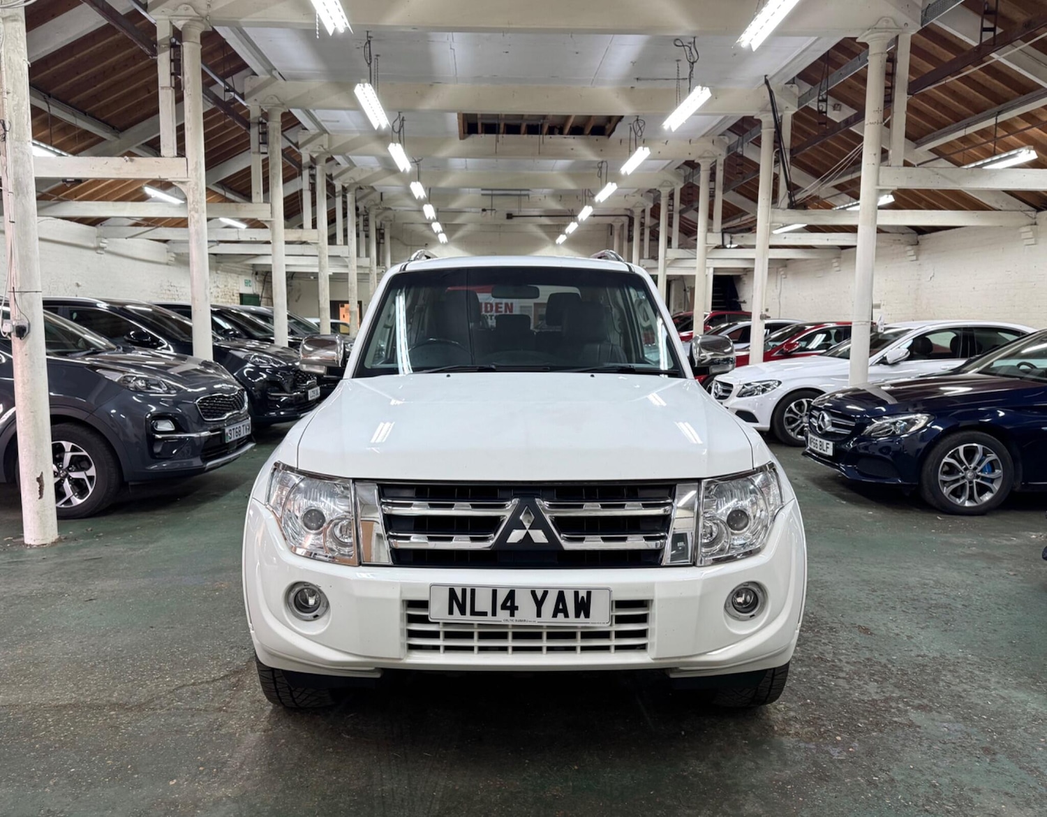 Used Mitsubishi Shogun 2014 for sale - 77890604: Photo 3