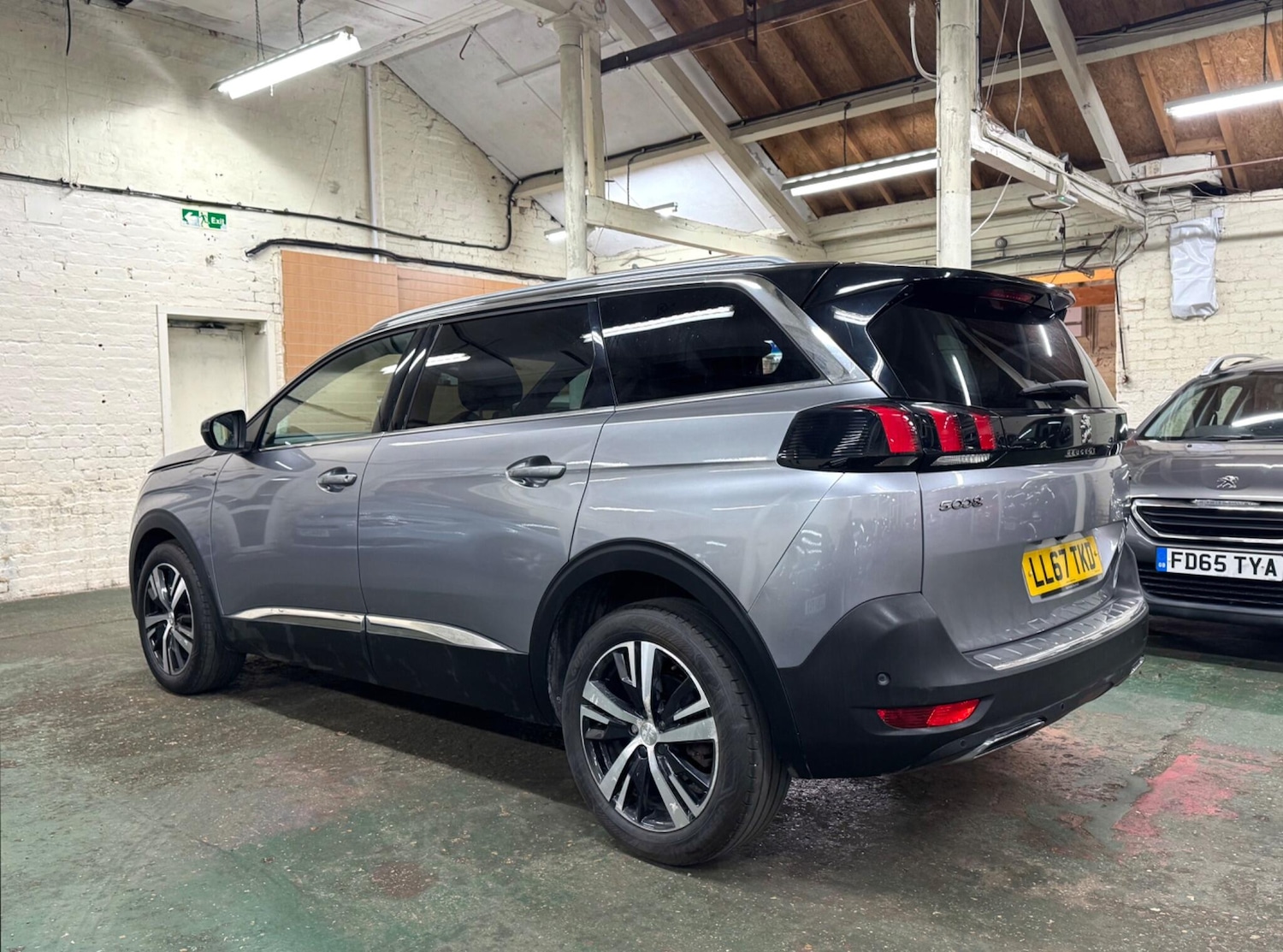 Used Peugeot 5008 2017 for sale - 76957653: Photo 6