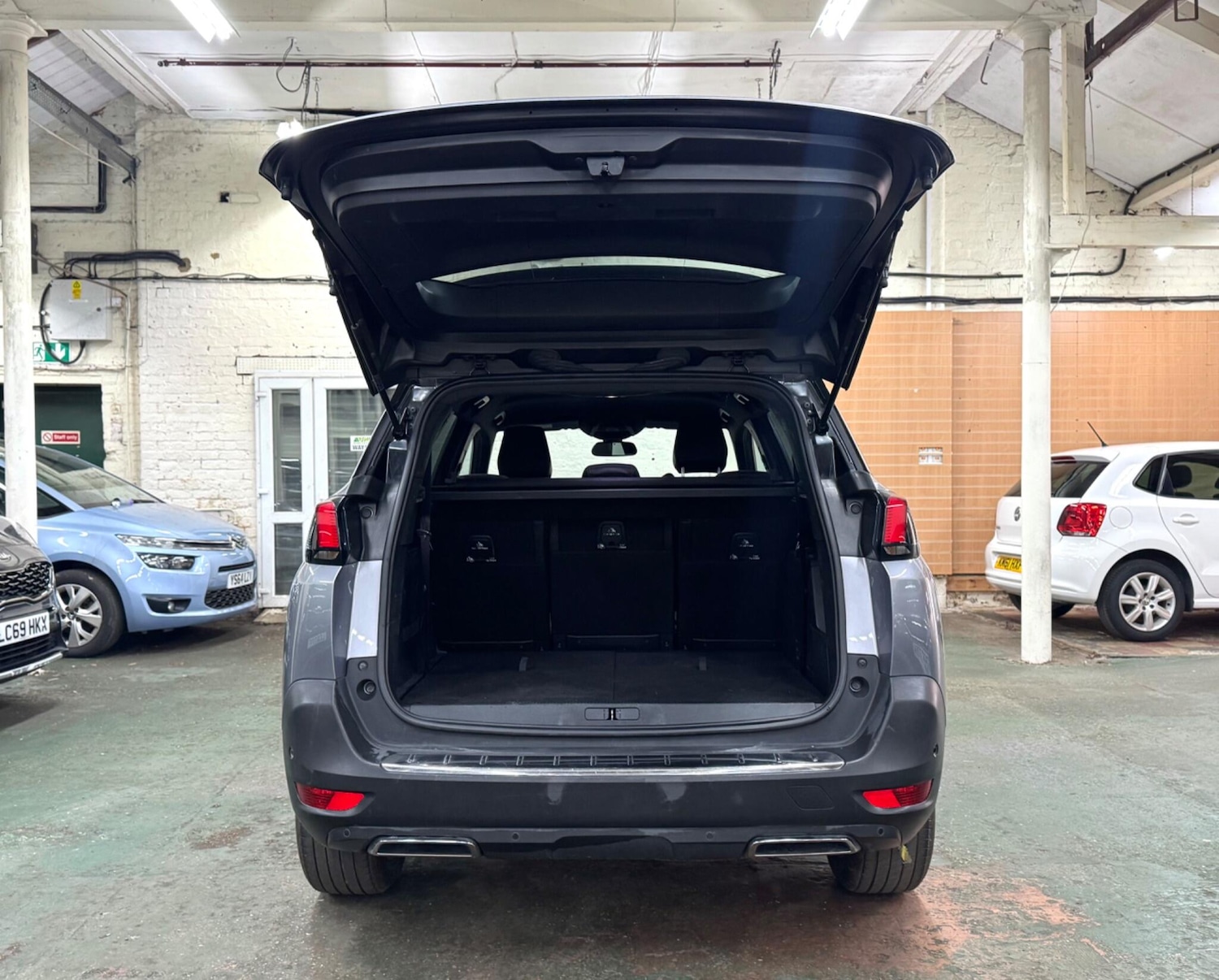 Used Peugeot 5008 2017 for sale - 76957653: Photo 8