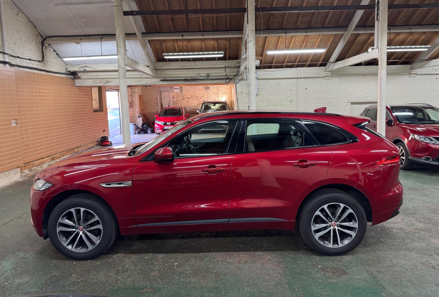 Used Jaguar F-Pace 2017 for sale - 77033584: Photo 5