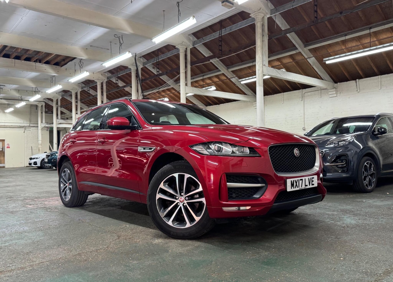 Used Jaguar F-Pace 2017 for sale - 76690898: Photo 1