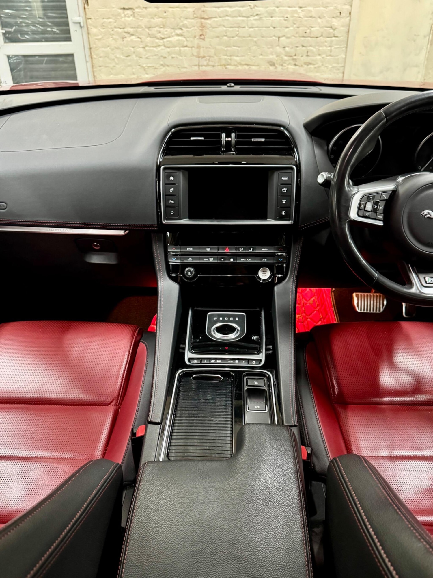 Used Jaguar F-Pace 2017 for sale - 76690898: Photo 15