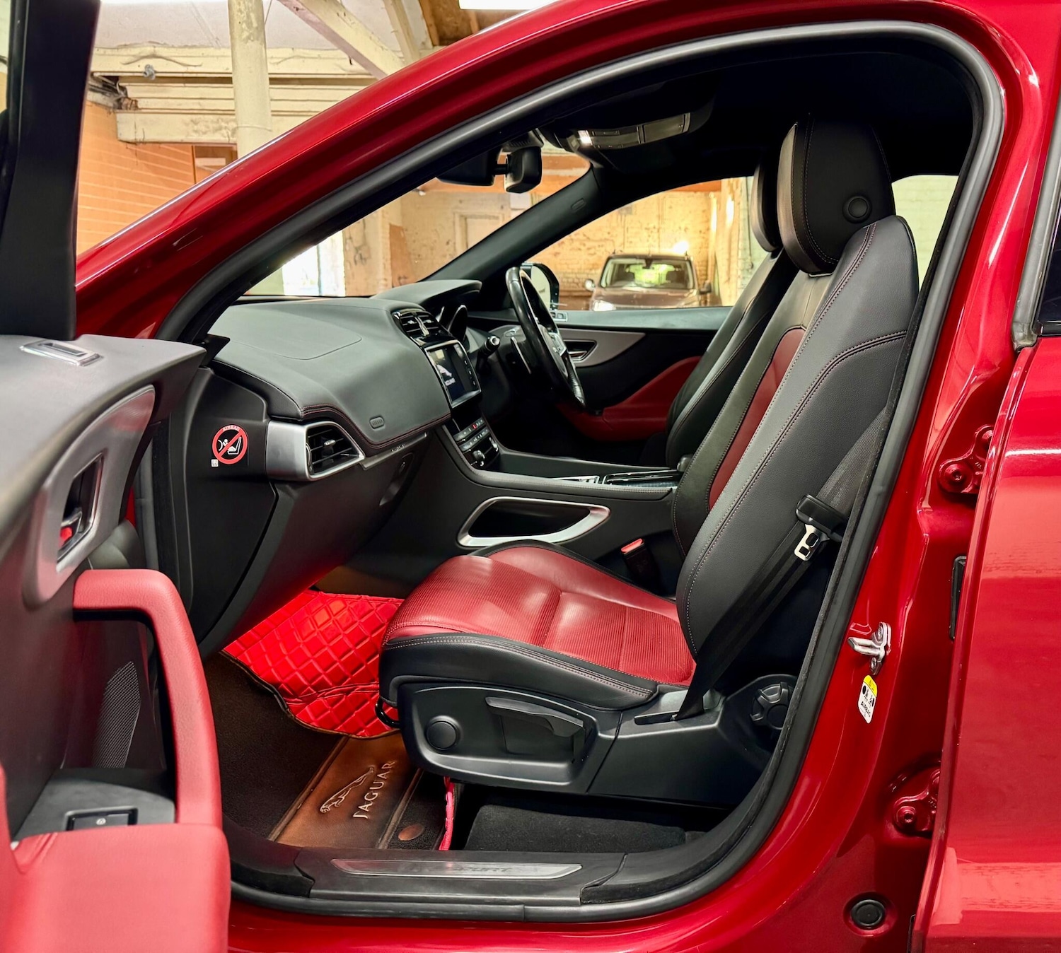 Used Jaguar F-Pace 2017 for sale - 76690898: Photo 17