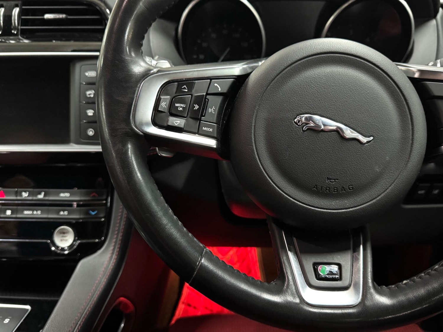 Used Jaguar F-Pace 2017 for sale - 76690898: Photo 26