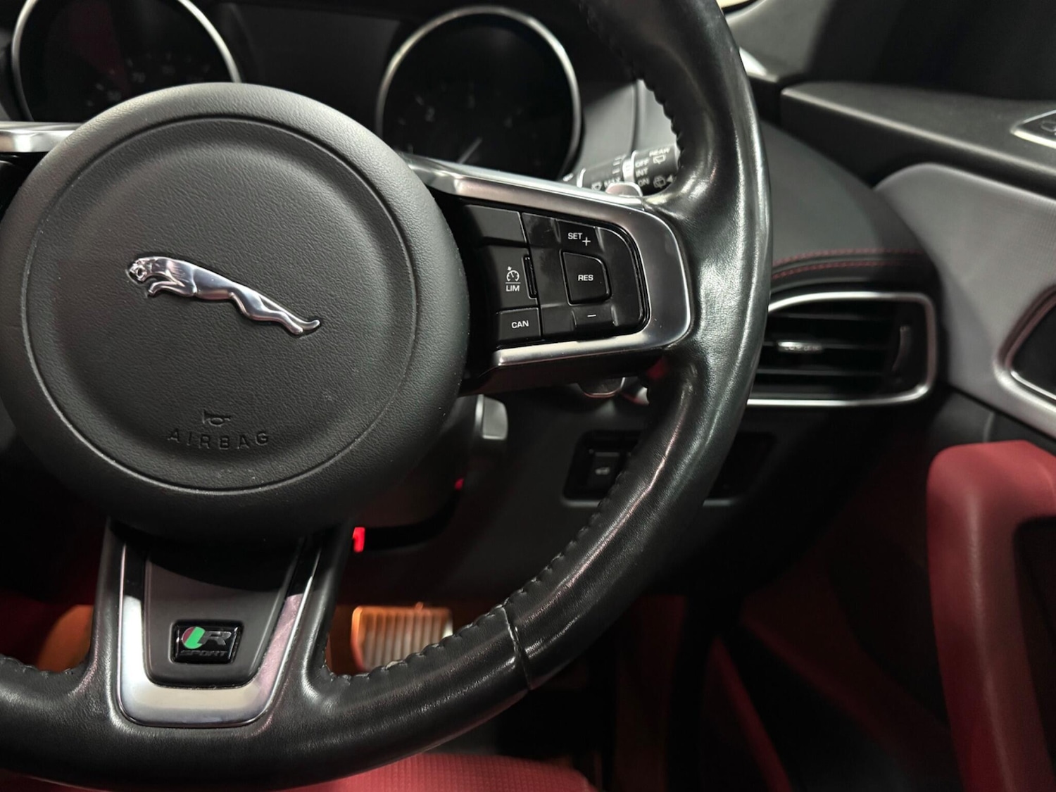 Used Jaguar F-Pace 2017 for sale - 76690898: Photo 27