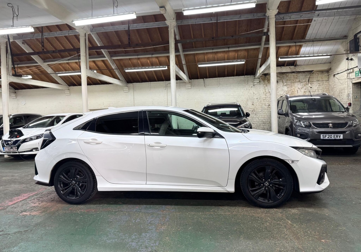 Used Honda Civic 2017 for sale - 76690903: Photo 10