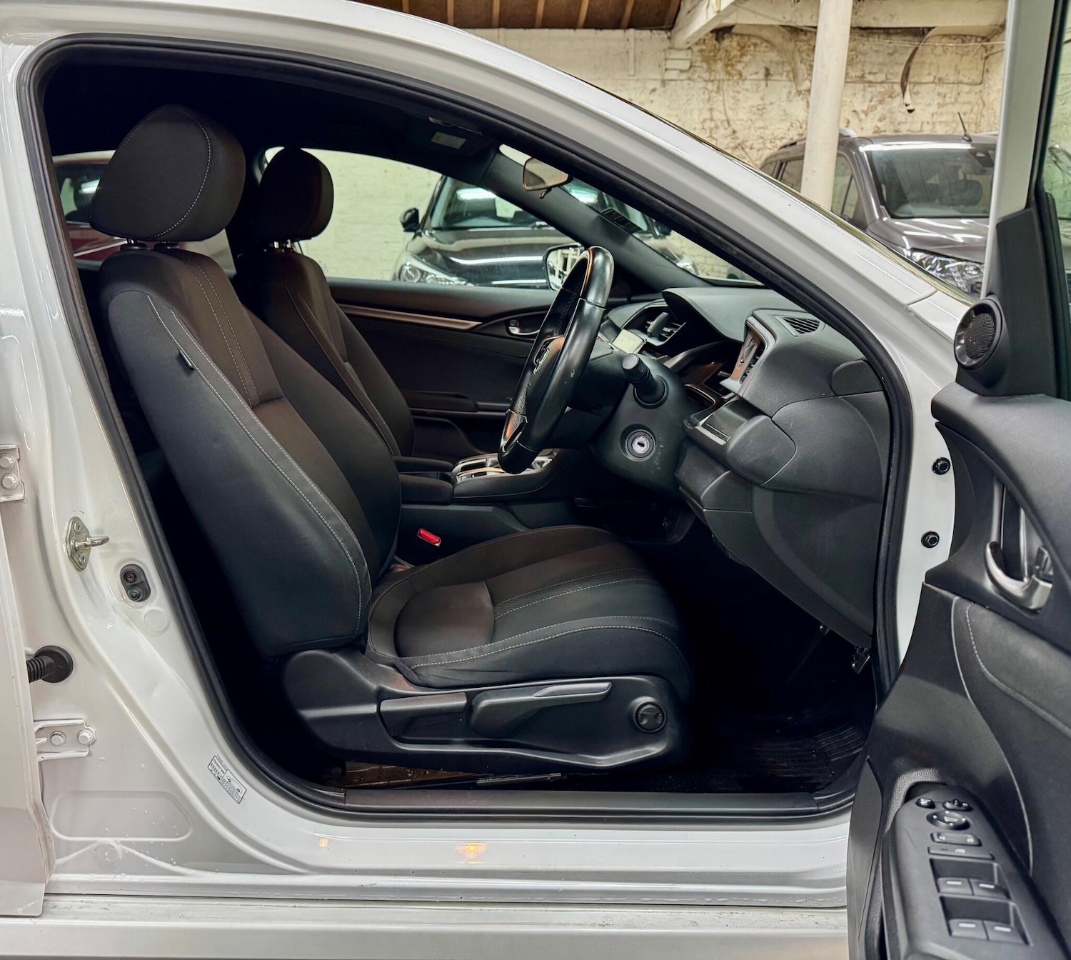 Used Honda Civic 2017 for sale - 76690903: Photo 15