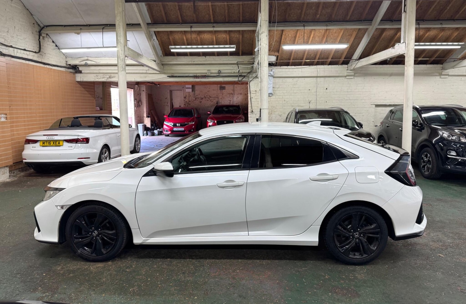 Used Honda Civic 2017 for sale - 76690903: Photo 5
