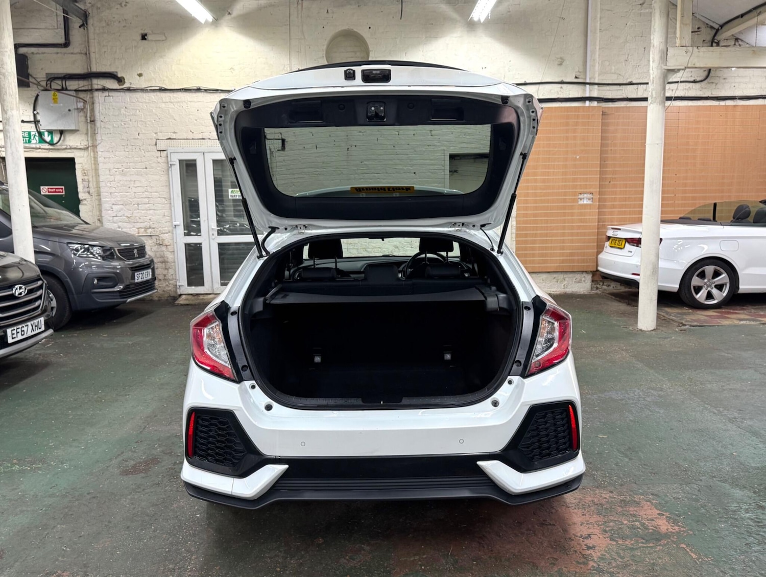 Used Honda Civic 2017 for sale - 76690903: Photo 8