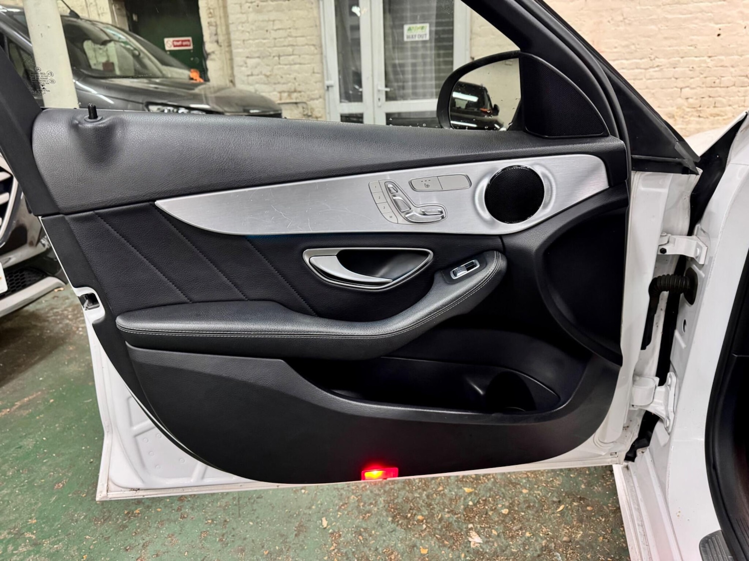 Used Mercedes-Benz C Class 2016 for sale - 76690902: Photo 29