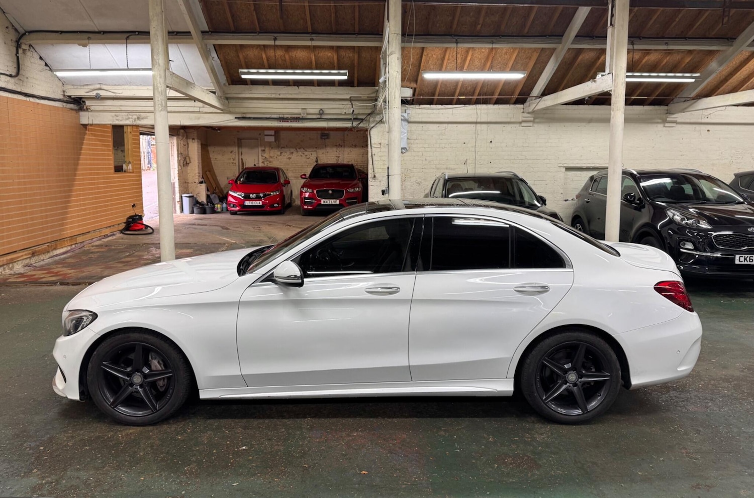 Used Mercedes-Benz C Class 2016 for sale - 76690902: Photo 5