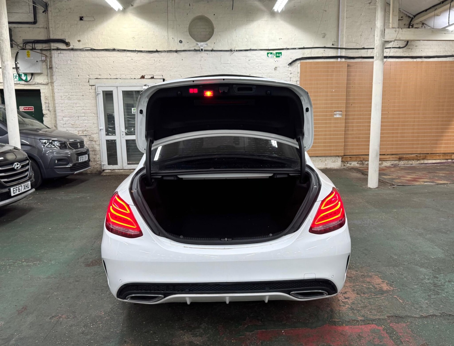 Used Mercedes-Benz C Class 2016 for sale - 76690902: Photo 8