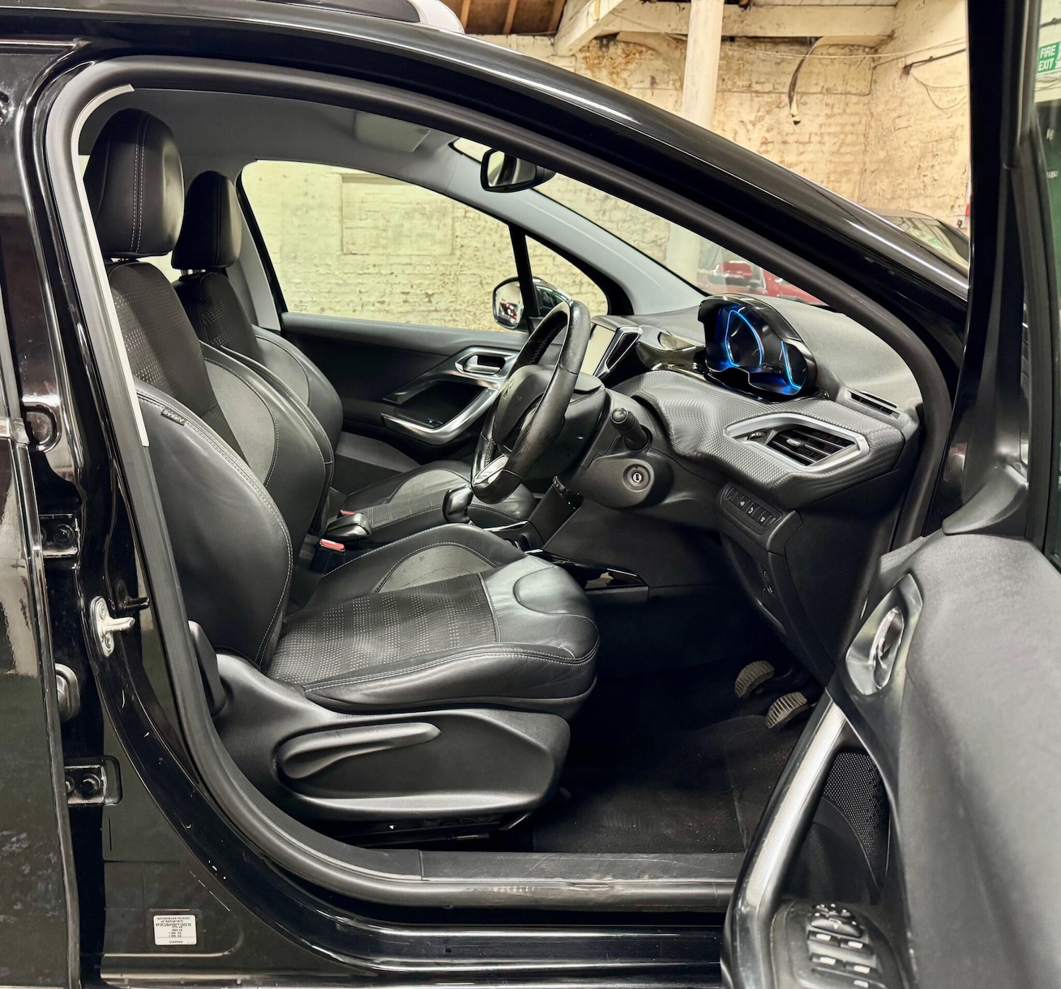 Used Peugeot 2008 2015 for sale - 77804996: Photo 15