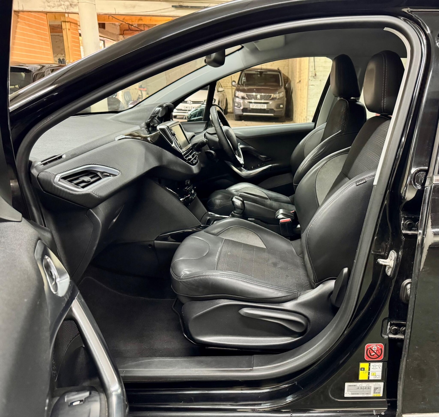 Used Peugeot 2008 2015 for sale - 77804996: Photo 16