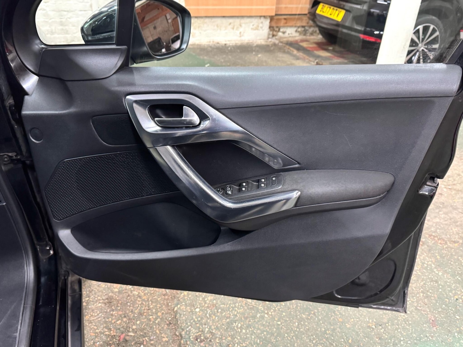 Used Peugeot 2008 2015 for sale - 77804996: Photo 25